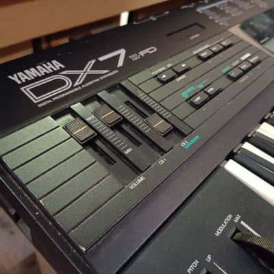 Yamaha DX7IIFD 16-Voice Synthesizer with Floppy Drive 1986 - 1989 - Black image 10