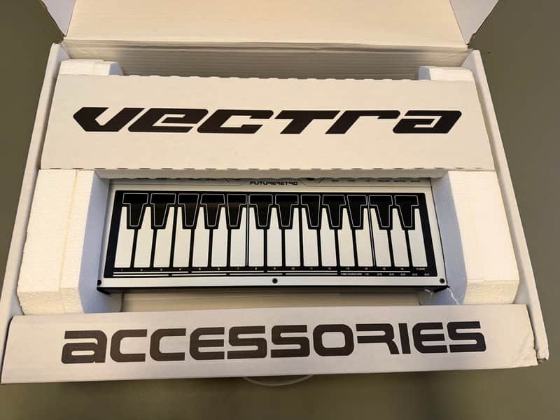 Future Retro Vectra V2 - NEW IN BOX image 1