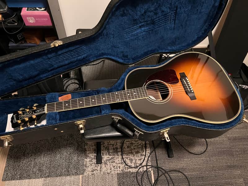 Gibson J-45 Custom
