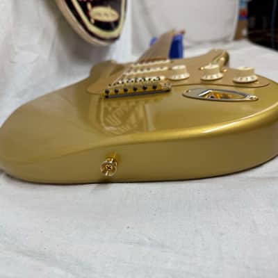 Fender 50th Anniversary Golden Stratocaster Guitar 2004 - Aztec Gold / Maple neck image 16