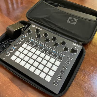 Novation Circuit Groovebox 2015 - 2021 - Black image 2
