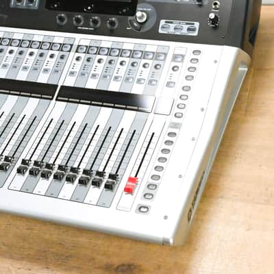 Yamaha TF3 24-Channel Digital Audio Mixer CG0144H image 3