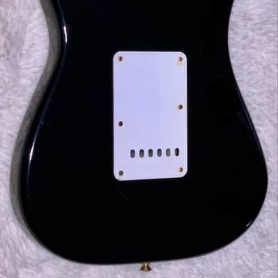 2000 Fender Deluxe player Stratocaster with Maple Fretboard electric guitar image 9