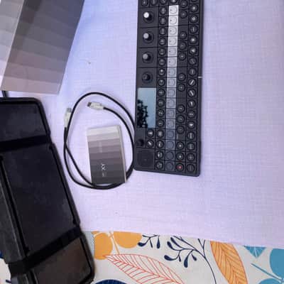 Immagine Teenage Engineering OP-XY Portable Synthesizer & Sequencer 2024 - Present - Black - 2