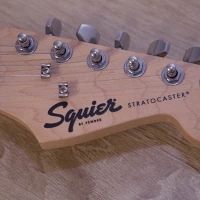 Squier Bullet Stratocaster HSS HT 2021 - Arctic White image 9