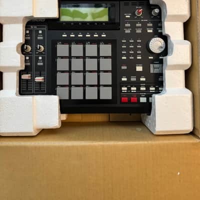 Akai MPC2500 Music Production Center