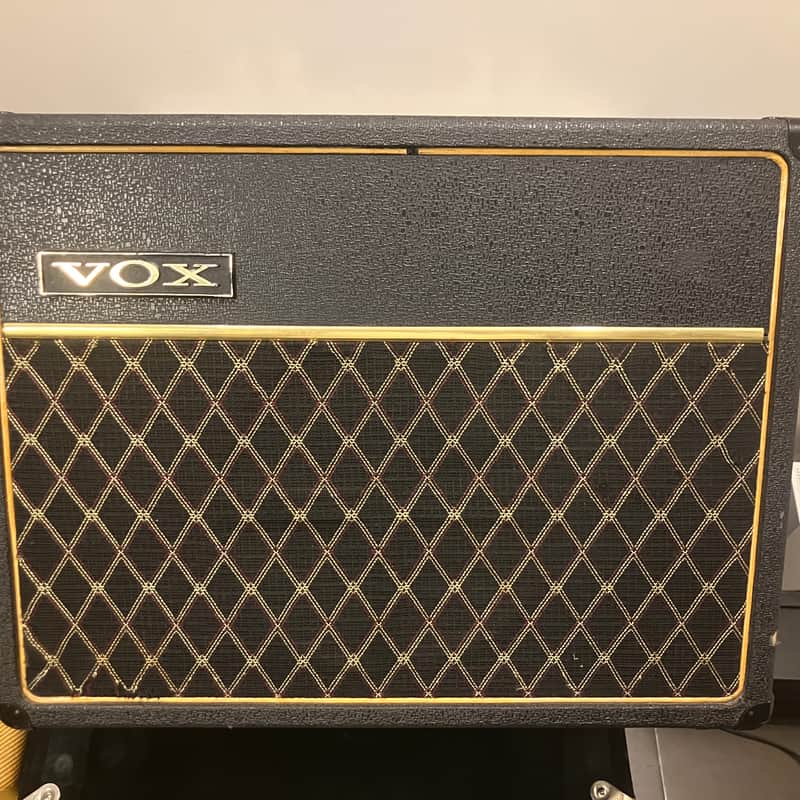 1965 – 1970 Vox V-3 Cambridge Reverb 17-Watt 1×10″ Guitar Comb…
