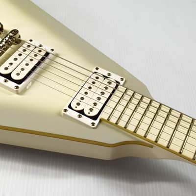 Epiphone Brendon Small Signature "Snow Falcon" Flying V - Snow Burst image 5