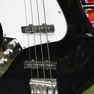 Johnson left handed fretless bass guitar in black image 11