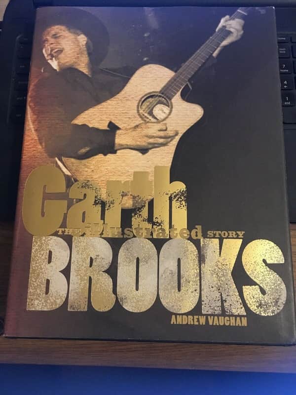Garth Brooks The Illustrated Story by Andrew Vaughan HC DJ 2015 image 1