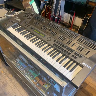 Roland JD-800 61-Key Programmable Synthesizer 1991 - 1995 - Carbon