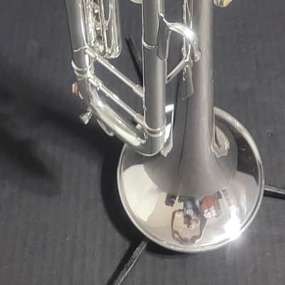 Bach Stradivarius 37 Bell Trumpet, 1 Mouthpiece &2 handle hardwood case & Key 1975-1979 - Silver plated image 5