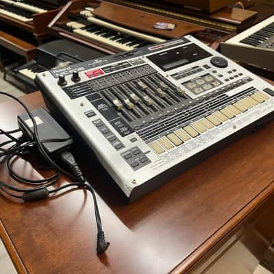 Roland MC-808 Groovebox 2010s - Silver image 11