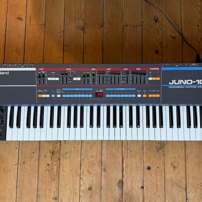 Roland Juno-106 + Flight Case (1984) Mint ! image 4