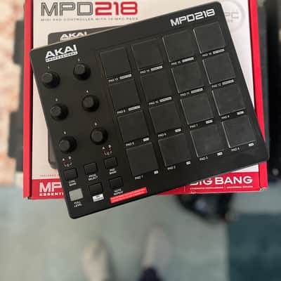 Akai MPD218 2015 - Present - Black image 1