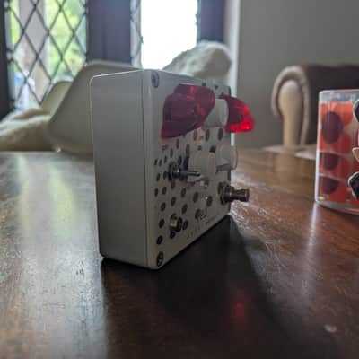 Spiral Electric FX Red Spiral Drive Channel 2020s - White and red image 7