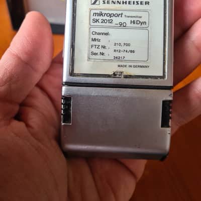 Sennheiser Sennheiser EM2003 True Diversity Receiver + SK2012 Transmitter – 210.700 MHz – Classic Pro System image 15