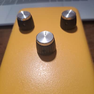 Balmoral Electric Tone Bender MKIII 2022 - Yellow image 9
