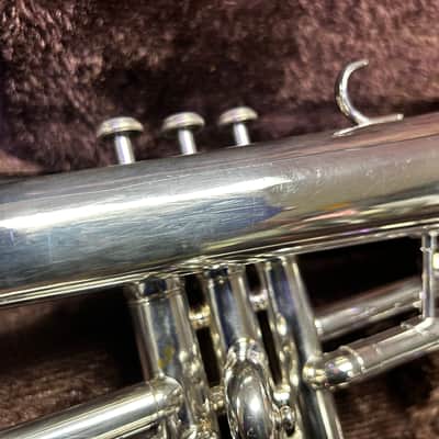 YAMAHA YFH-2310S Standard Flugelhorn; key of Bb; .445" bore; 6" yellow-brass bell Silverplated image 7