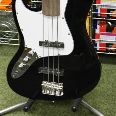Johnson left handed fretless bass guitar in black image 10