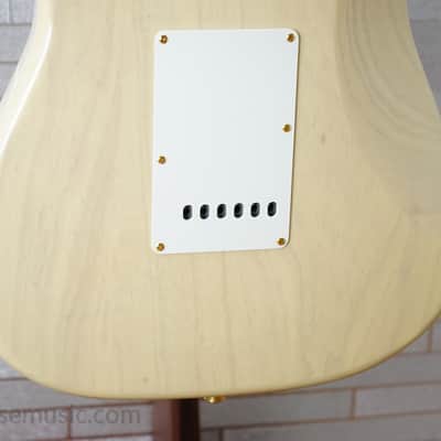 Fender American Custom Shop Stratocaster® NOS, 2A Flame Maple Fingerboard, Honey Blonde image 12