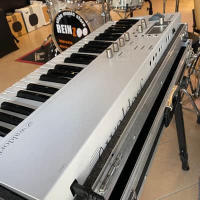 Waldorf Blofeld Keyboard 49-Key Synthesizer 2009 - Present - White image 5