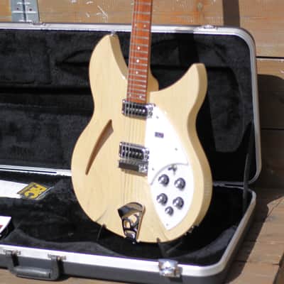 Rickenbacker 330 24-fret 2007 - Mapleglow image 5