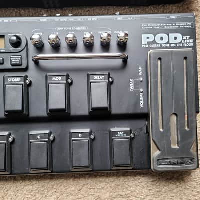 Line 6 POD xt Live Multi-Effect and Amp Modeler with Version 3 firmware and gig bag image 4