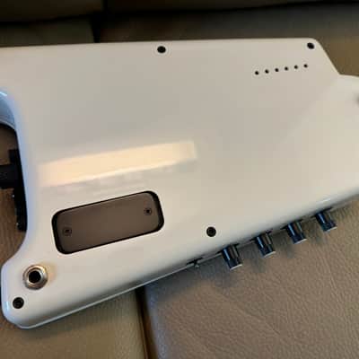 RARE!!! Steinberger GL-4T-GR with Transtrem Type II, plug in leg rest, 24 to 13 pins converter, modded Roland GM-70, 24pins cables, 24pins dust cover image 7