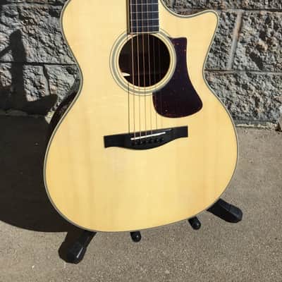 Eastman AC322CE Solid Sapele/Sitka Spruce Grand Auditorium Cutaway with Electronics Natural image 1