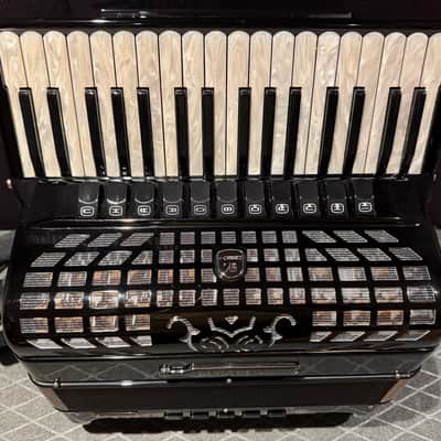 Bugari Armando 248CHC 2026 - Black with White Pearl keyboard and Black Semitones image 2
