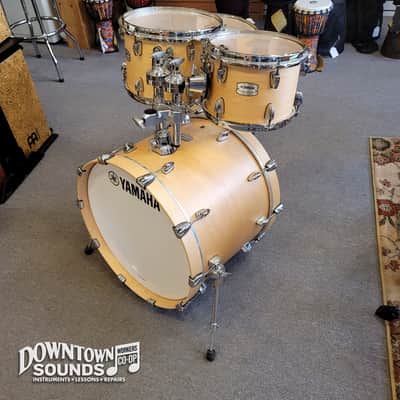 Yamaha Tour Custom 4-Piece Maple Shell Pack - 20”x15” Bass Drum, 14”x13” Floor Tom, 12”x8” & 10”x7” Tom Toms, Butterscotch Satin image 2