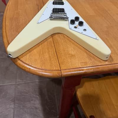 Vantage  FV575 1980 Flying V aged white vintage Japanese w/ohsc image 8