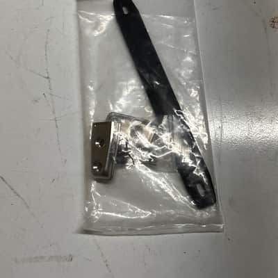 Fender 099-0944-000 Pure Vintage 1-Screw Amplifier Handle 2010s - Brown image 1