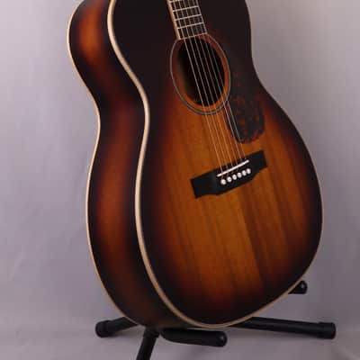 Larrivee OM-40-MH-0-0-M-00-0-99: OM-40 Mahogany Top, back and sides, Vintage Burst & Pyramid Bridge 2026 image 6