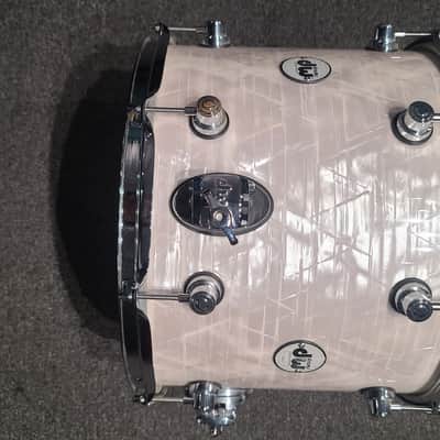 DW Design Series Frequent Flyer 12/14/20/5x14" 4pc Shell Pack 2014 - 2021 White Onyx image 9