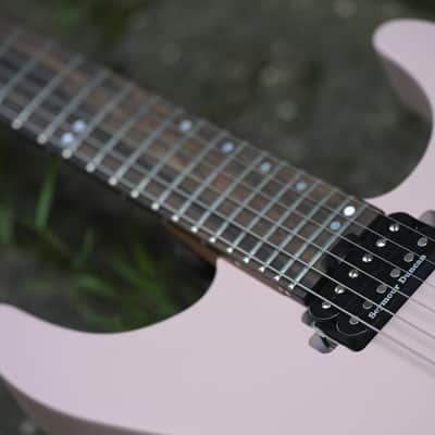 Jackson American Series Virtuoso™, Streaked Ebony Fingerboard - Satin Shell Pink image 9