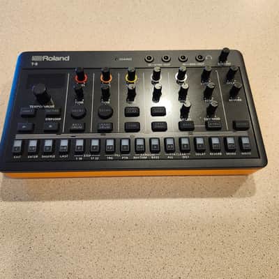 Roland T-8 AIRA Compact Beat Machine 2022 - Present Black image 3