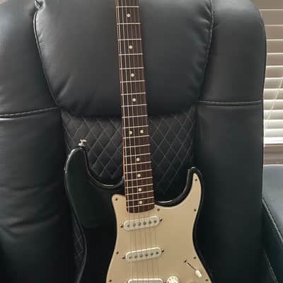 Fender Standard Stratocaster with Rosewood Fretboard 1998 - 2005 - Black image 4