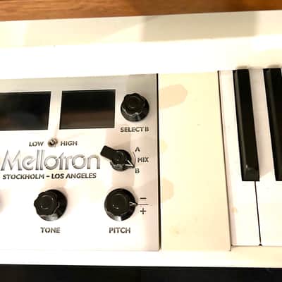 Mellotron M4000D White image 3