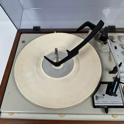Immagine KLH Model 24 FM/AM Integrated Amplifier Turntable - 12
