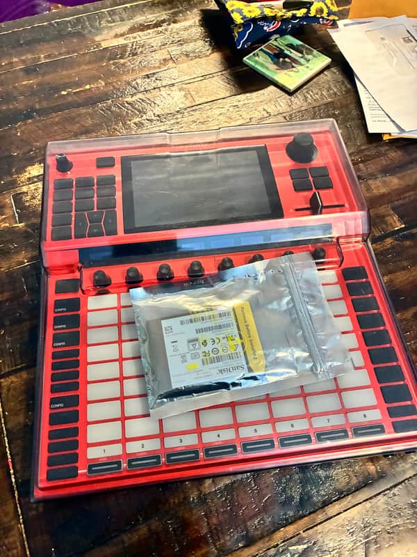 Akai Force Standalone Music Production / DJ Performance System 2019 - Black