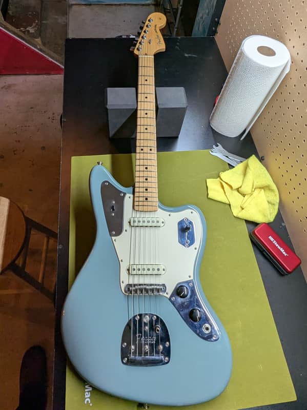 Fender American Professional Jaguar with Maple Fretboard 2017 - Sonic Grey