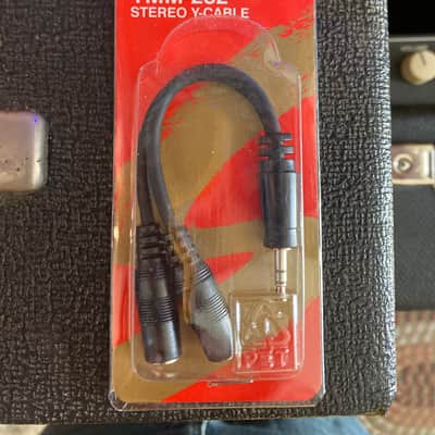 Hosa YMM-232 3.5mm M to 2 x 3.5mm F Stereo Y Cable - Black image 1