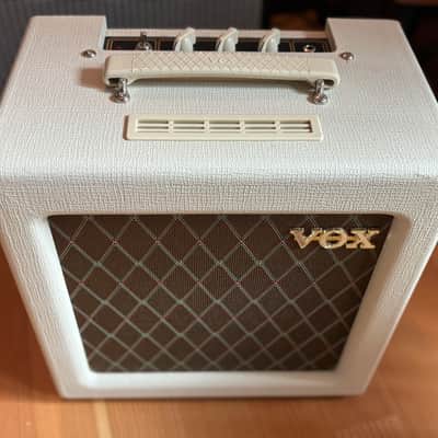 LIKE NEW - Vox AC4TV Tube Guitar Amp - Compact 4W Class A All-Tube Combo Amplifier image 10
