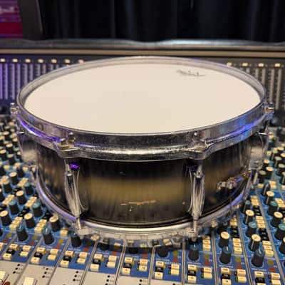 Gretsch 4102 Renown 14x5.5" 8-Lug Snare Drum with Round Badge 1958 - 1966 Tri-Tone Blue and Silver image 14