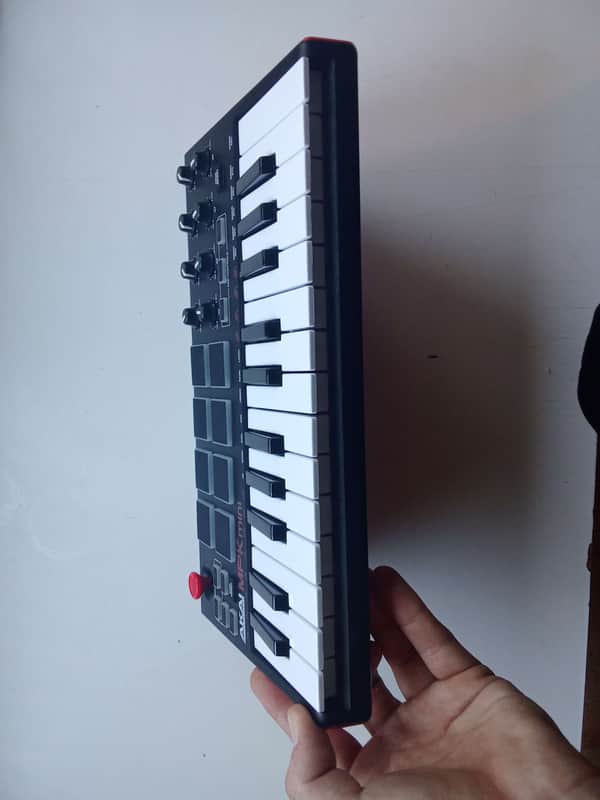 Clavier maître 25 touches Akai MPK Mini MKII en parfait état image 1