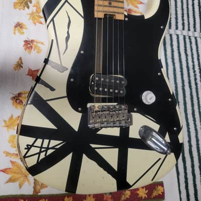 EVH Striped Series '78 Eruption 2022 - Present - Black / White Stripe Relic - WITH EVH CASE image 12