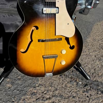 Harmony Rocket H53 DeArmond Pickup 1961 - Nitro Cellulose Lacquer Sunburst image 2