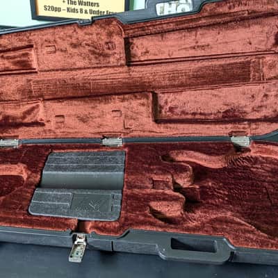 Peavey T-Series Molded Chainsaw Case, 2nd gen image 3